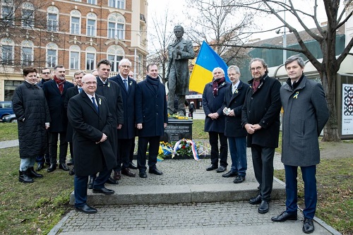 Uctění památky obětí rok trvající ruské agrese proti Ukrajině